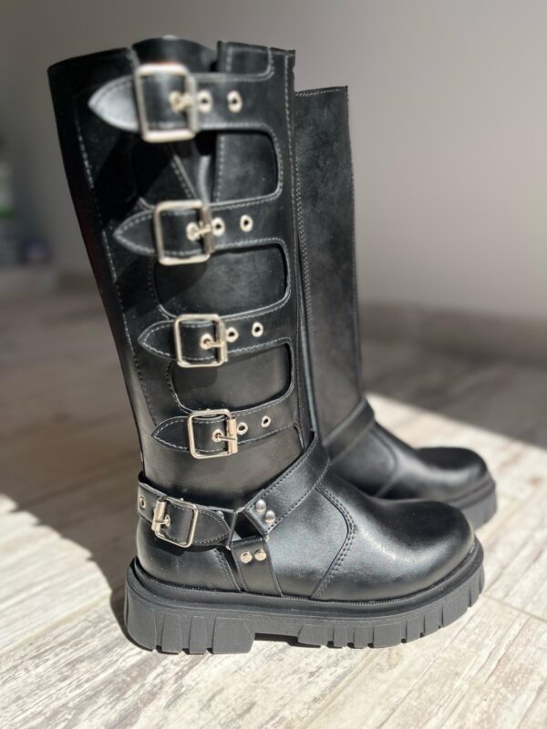 Bota hebillas