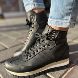 Zapatilla Botita Penny cuero color negro