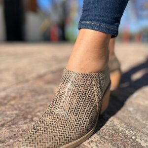 Zapato Gabi 2 calado cuero espiga